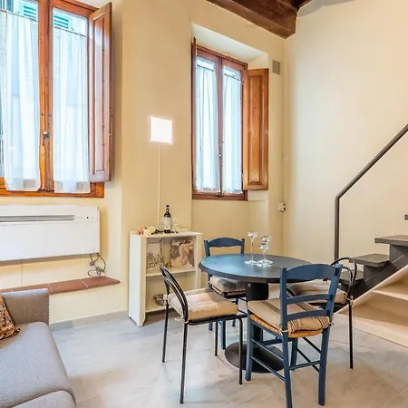 Tiny Pitti Apartment *