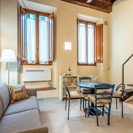 Tiny Pitti Apartment *
