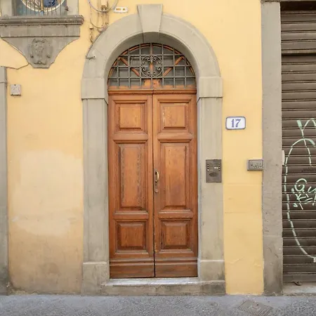 Tiny Pitti Apartment *