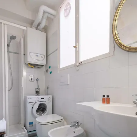 Tiny Pitti Apartment *